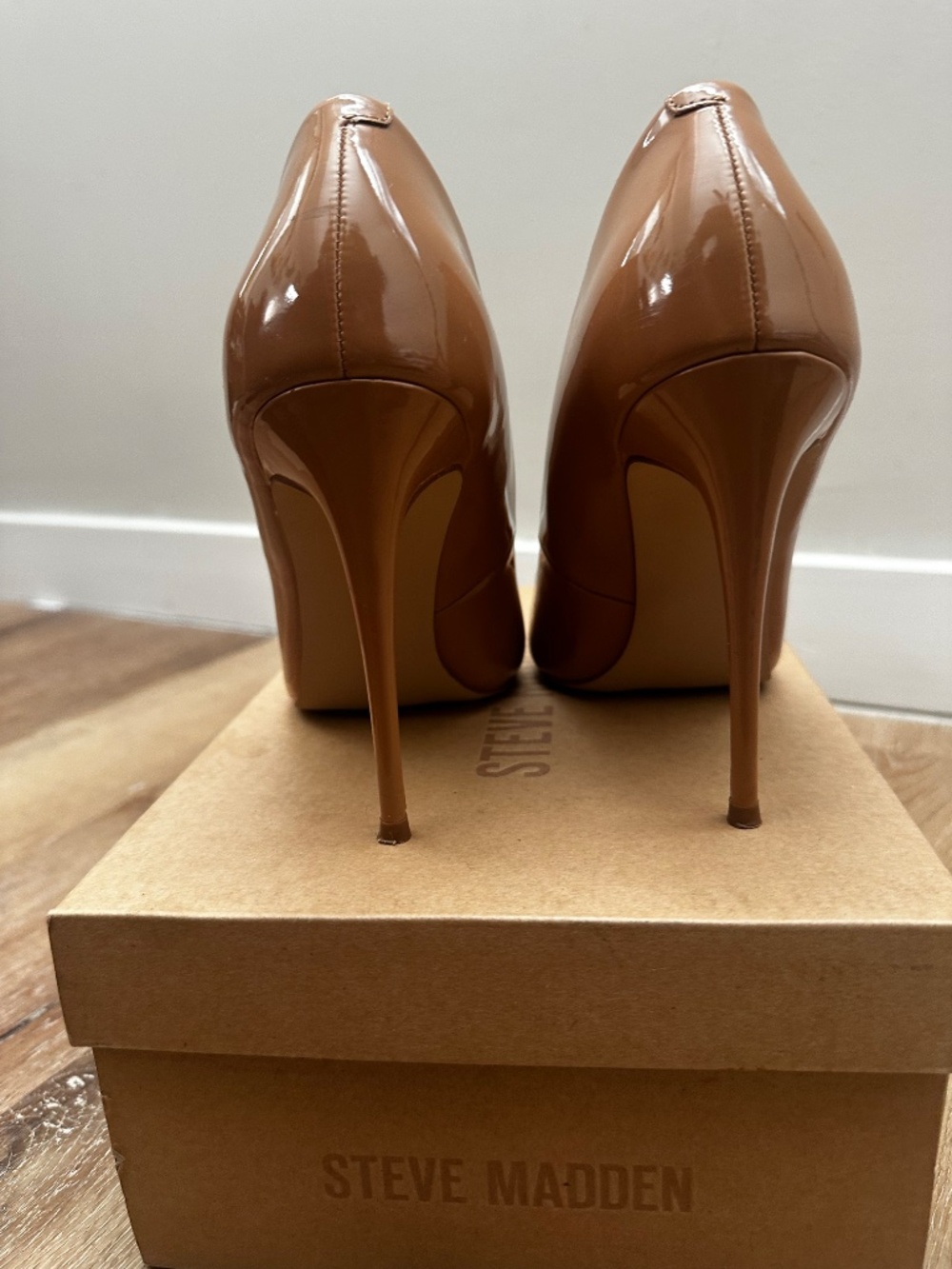 Steve Madden Tan/Nude Patent Pointed-Toe Stiletto Pumps - Picture 8 of 9